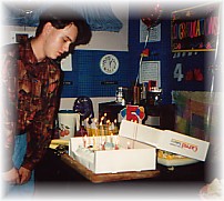 xtrntomcake.jpg (16950 bytes)